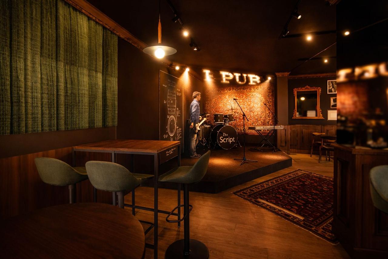 Live music on stage